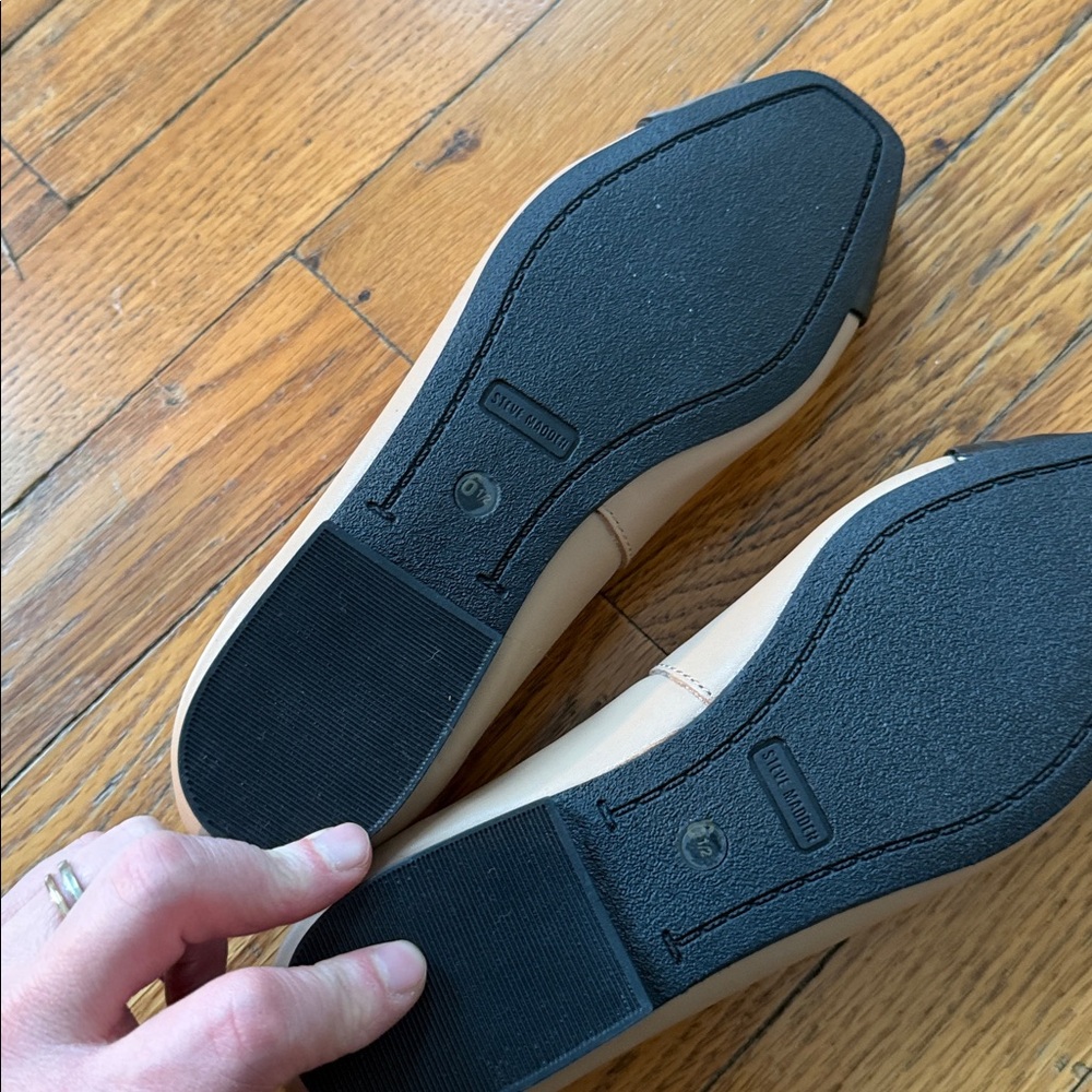 Steve Madden Black and Cream cap toe flats 6.5 - Picture 3 of 5